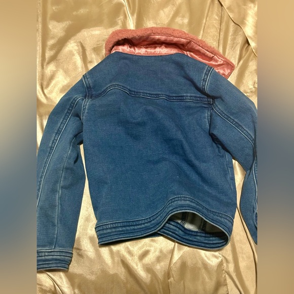 Loved Toddler Girls Faux Fur Collar Denim Jacket (girls, size 4T) - Picture 3 of 4